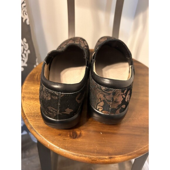 Alegria Suede Embossed Comfort Clog Size 39 W US 9 Wide Casual All Day Comfort - Picture 5 of 6